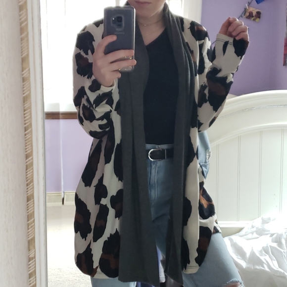 Wanna B Sweaters - Leapard Print Cardigan